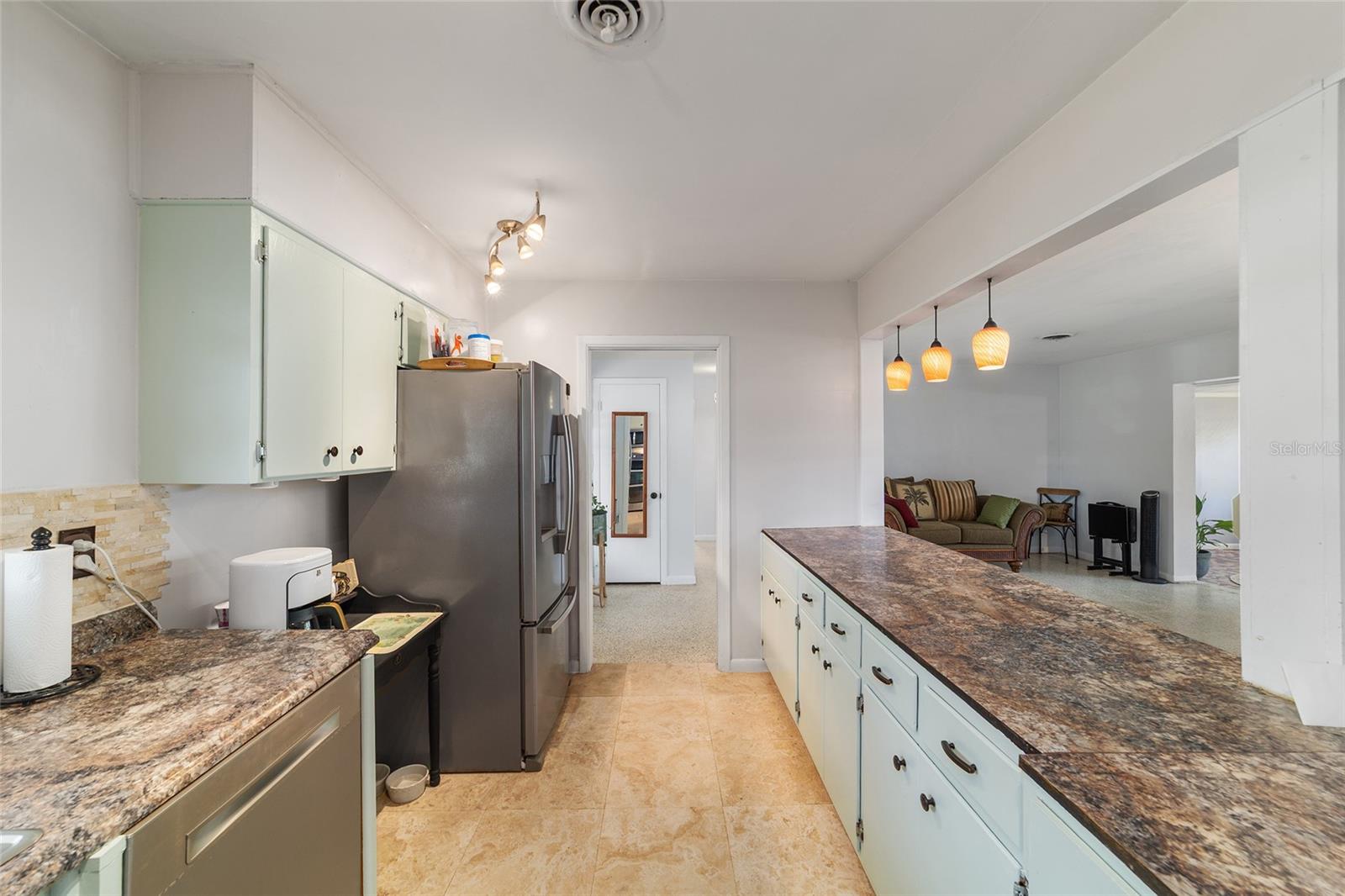 Image 15 of 68 For 219 20th Terrace