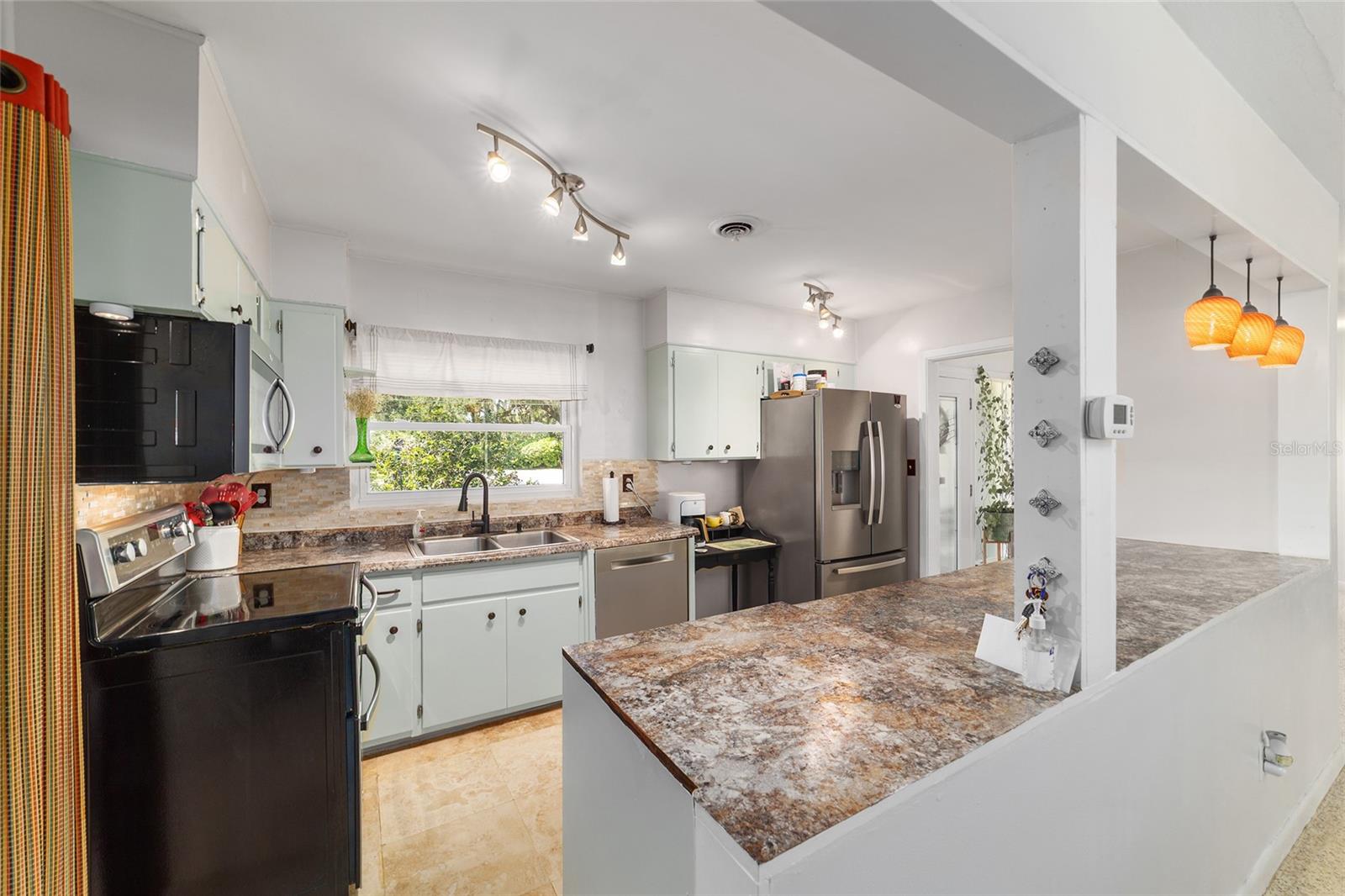 Image 16 of 68 For 219 20th Terrace