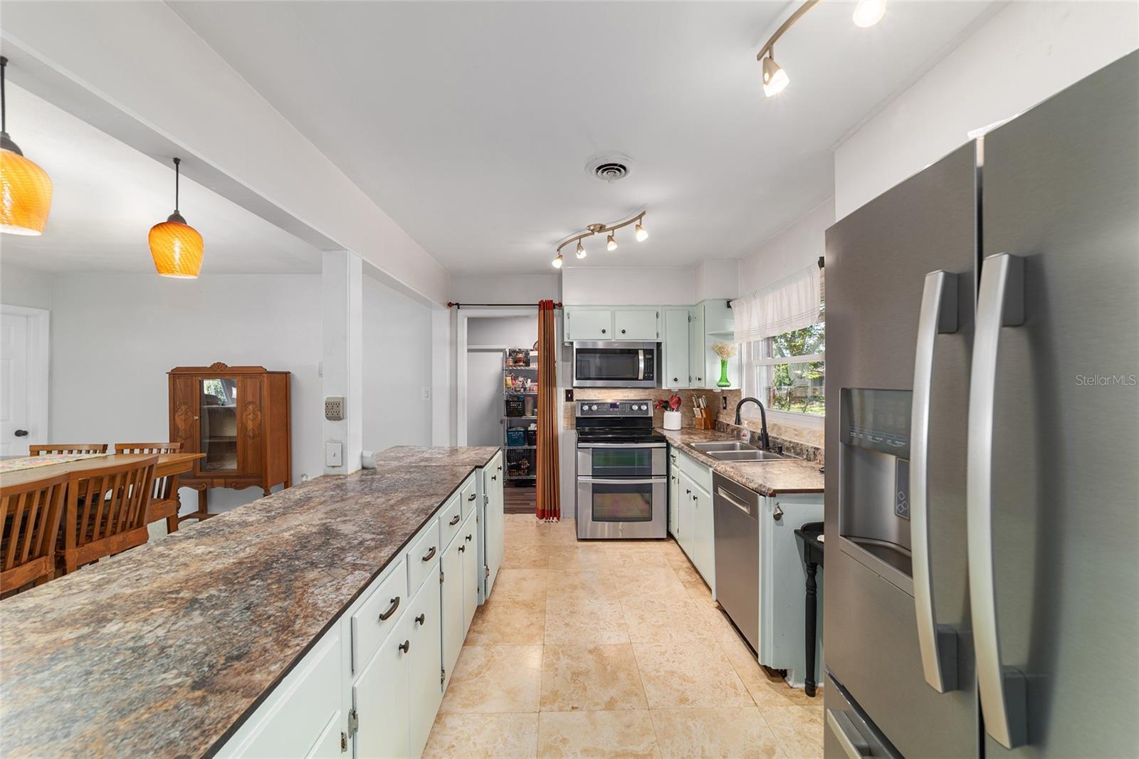 Image 17 of 68 For 219 20th Terrace