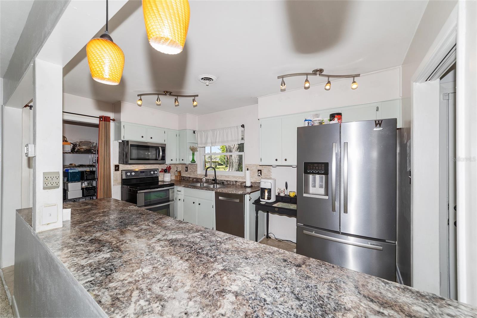 Image 18 of 68 For 219 20th Terrace