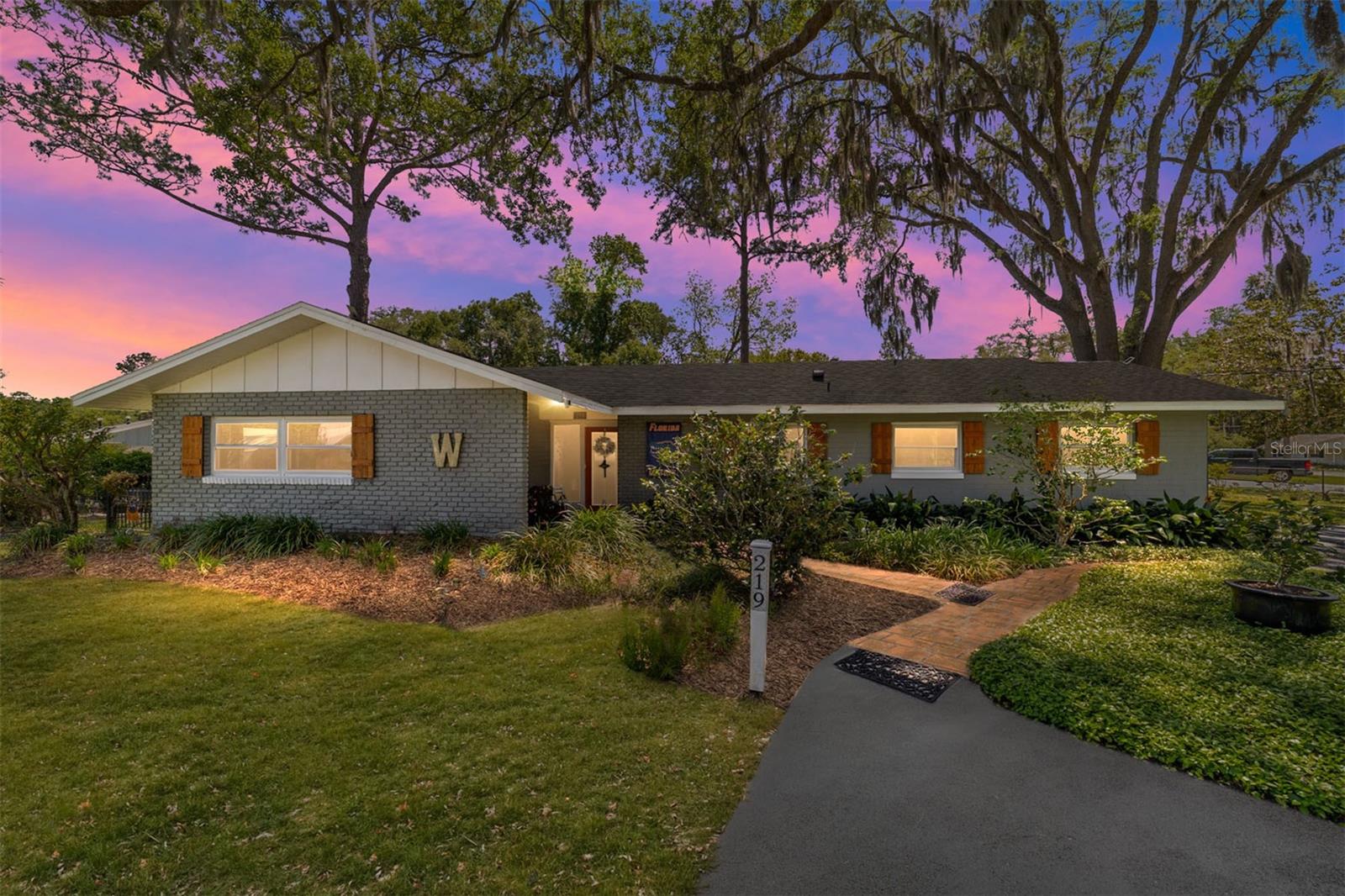 Image 2 of 68 For 219 20th Terrace