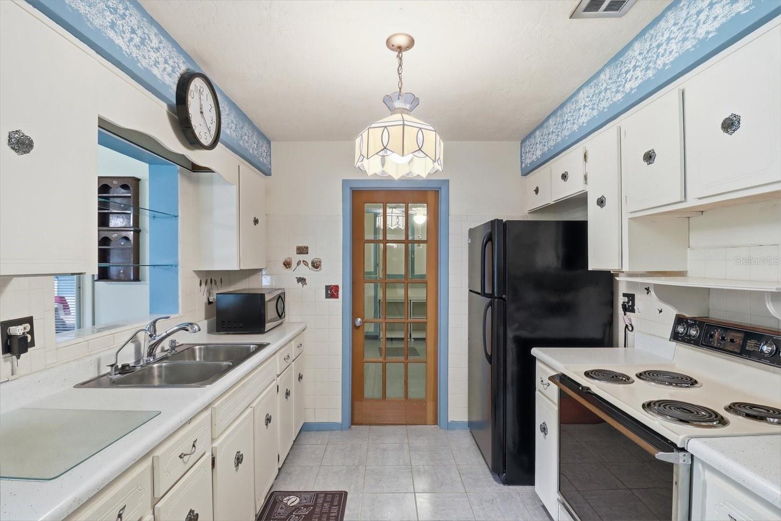 Image 13 of 45 For 73 Tyler Street