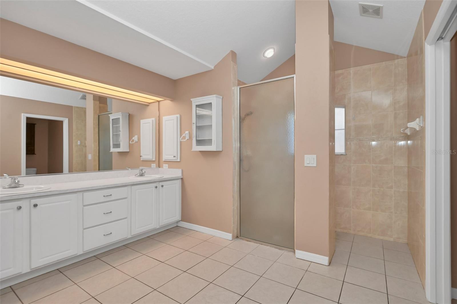 Image 17 of 29 For 17 Elder Court E