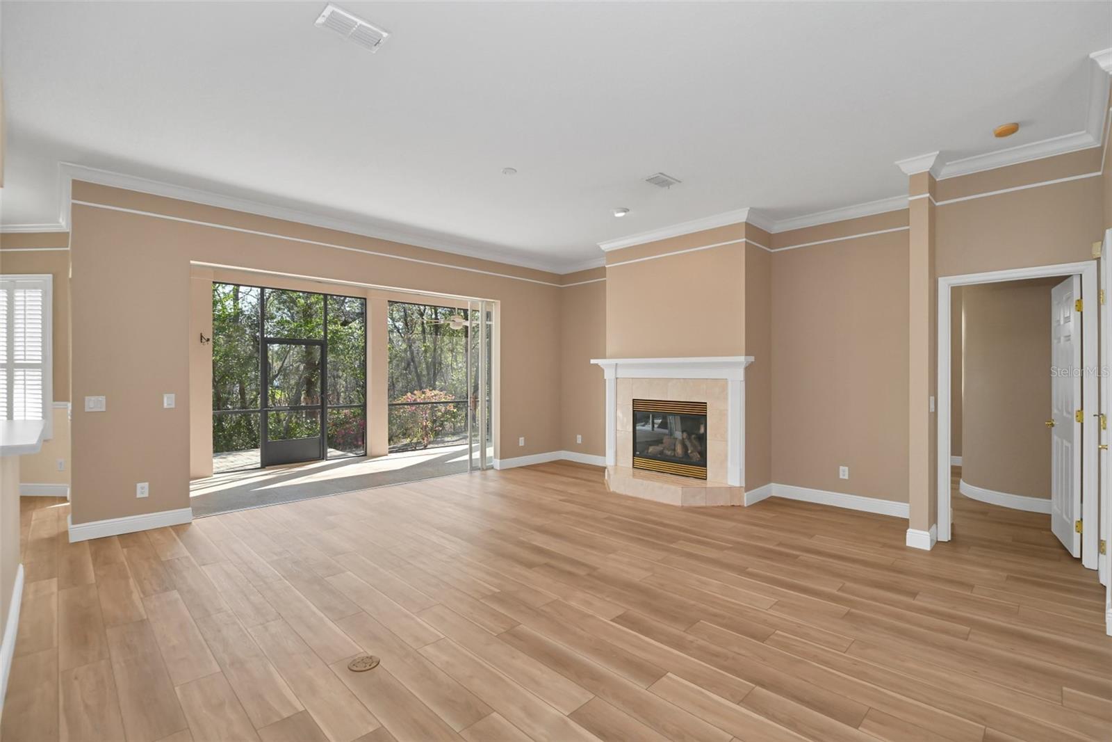 Image 6 of 29 For 17 Elder Court E