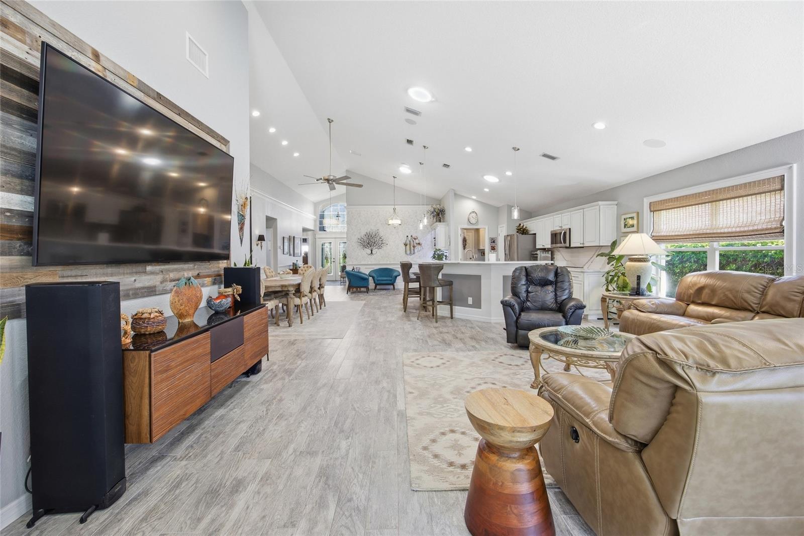 Image 23 of 54 For 6120 Landings Boulevard