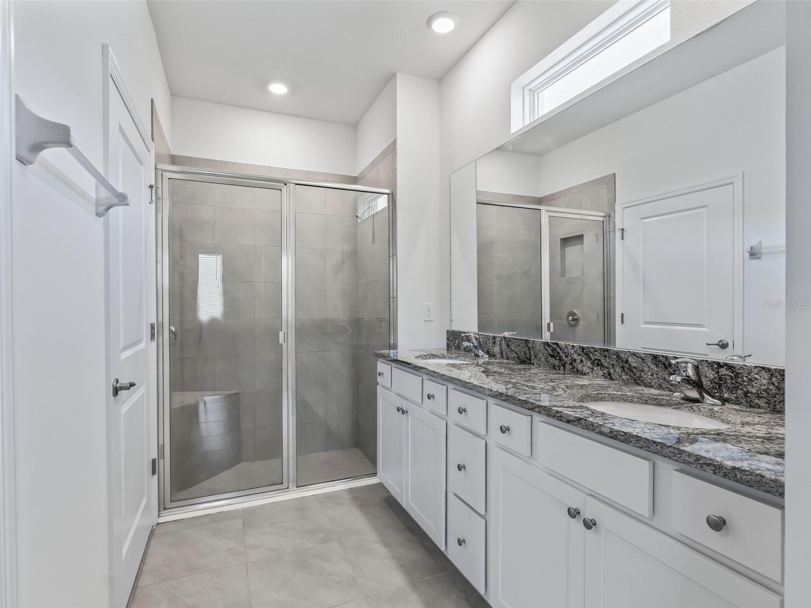 Image 19 of 45 For 5536 40th Loop