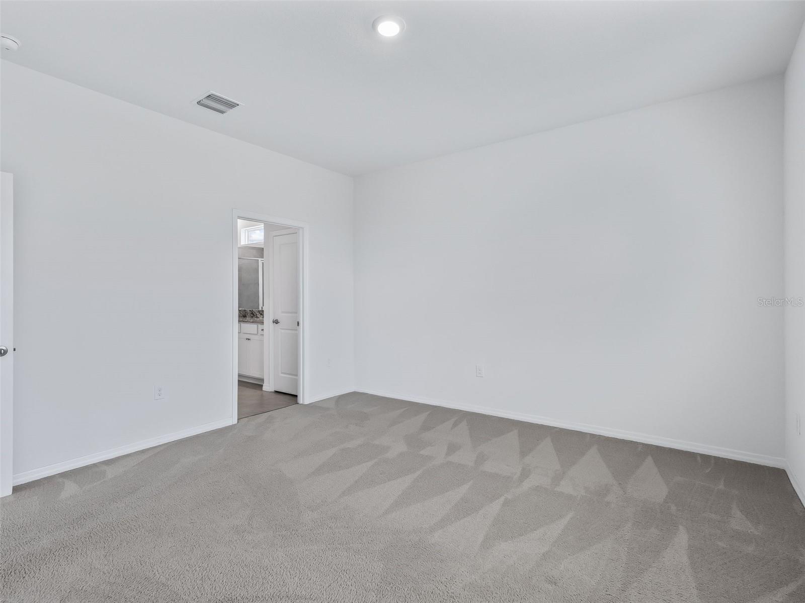 Image 20 of 45 For 5536 40th Loop