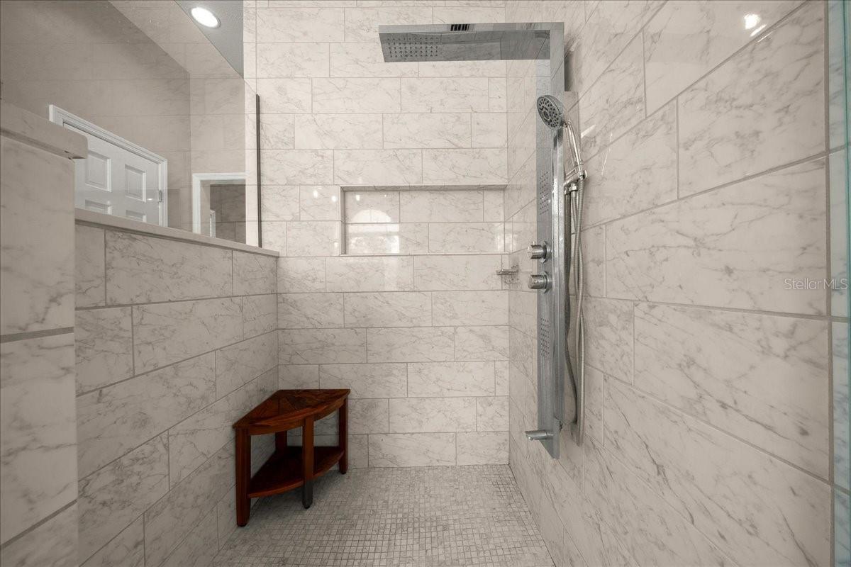 Image 17 of 81 For 2411 27th Street