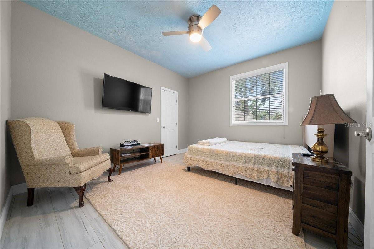 Image 40 of 81 For 2411 27th Street