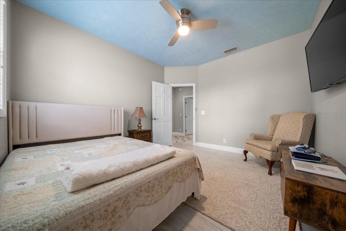 Image 41 of 81 For 2411 27th Street