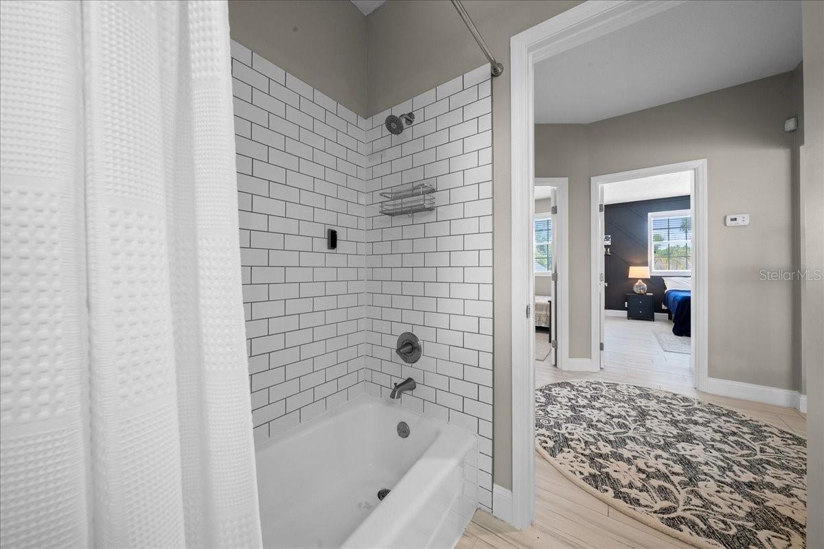 Image 44 of 81 For 2411 27th Street