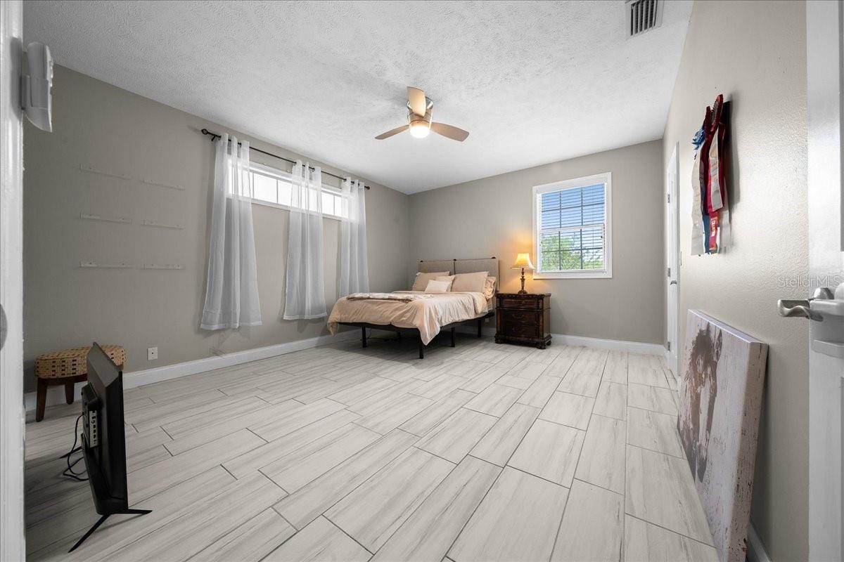 Image 45 of 81 For 2411 27th Street