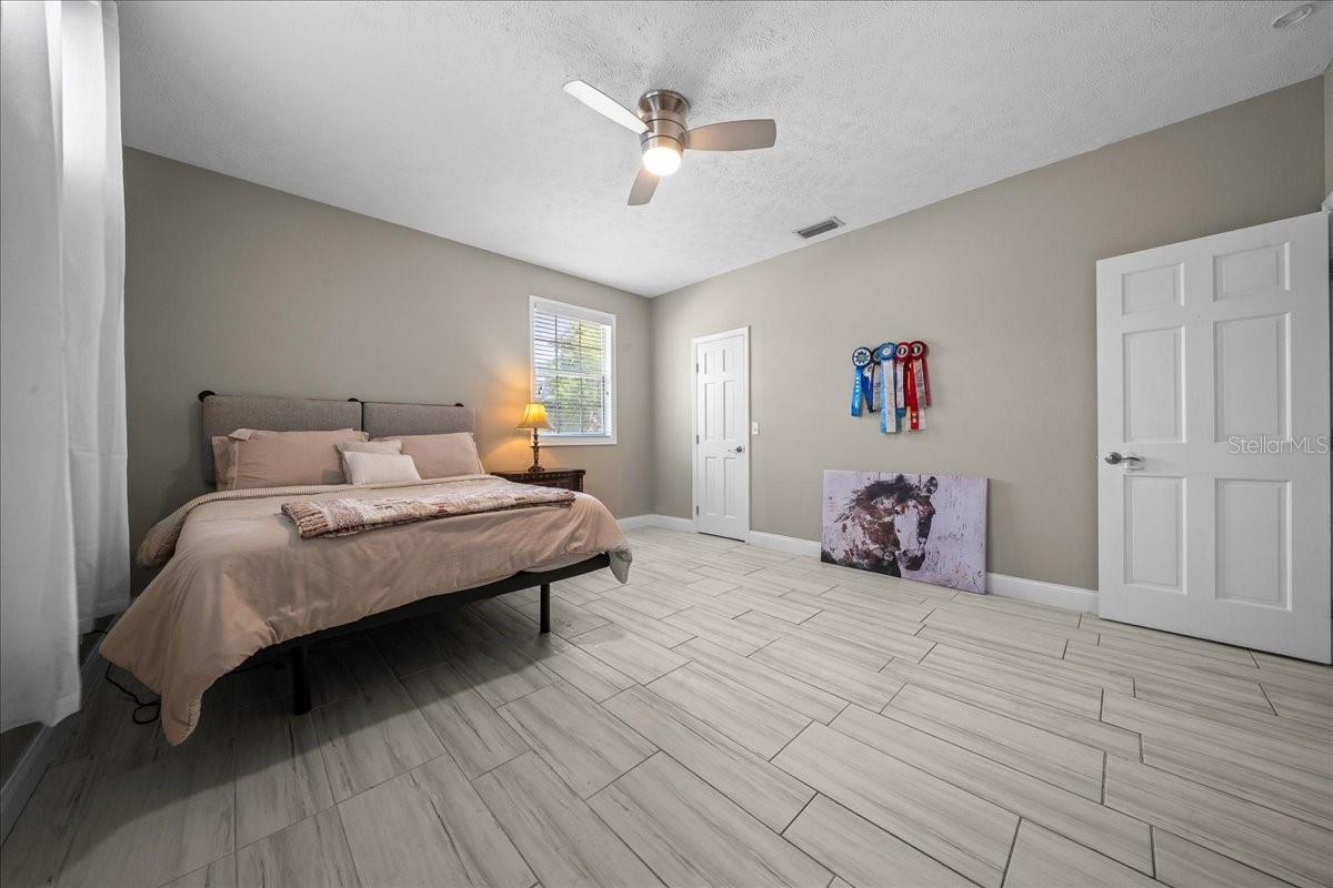 Image 46 of 81 For 2411 27th Street