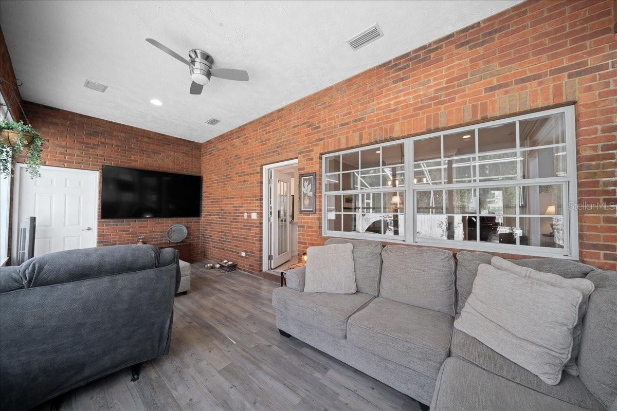 Image 56 of 81 For 2411 27th Street