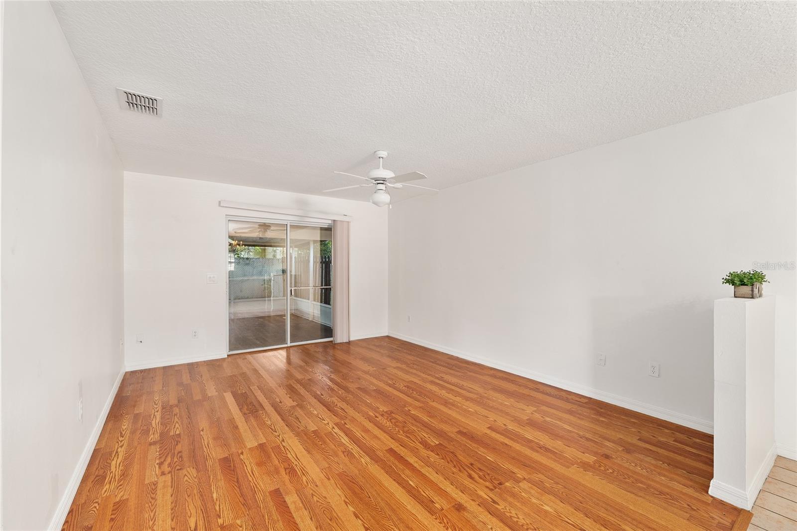 Image 11 of 21 For 11191 55th Avenue Road 401