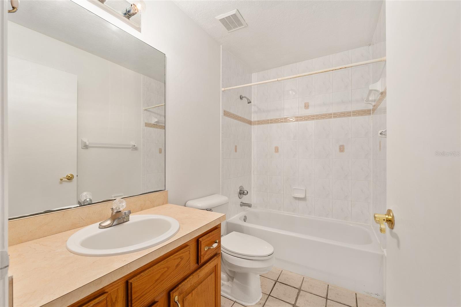 Image 16 of 21 For 11191 55th Avenue Road 401