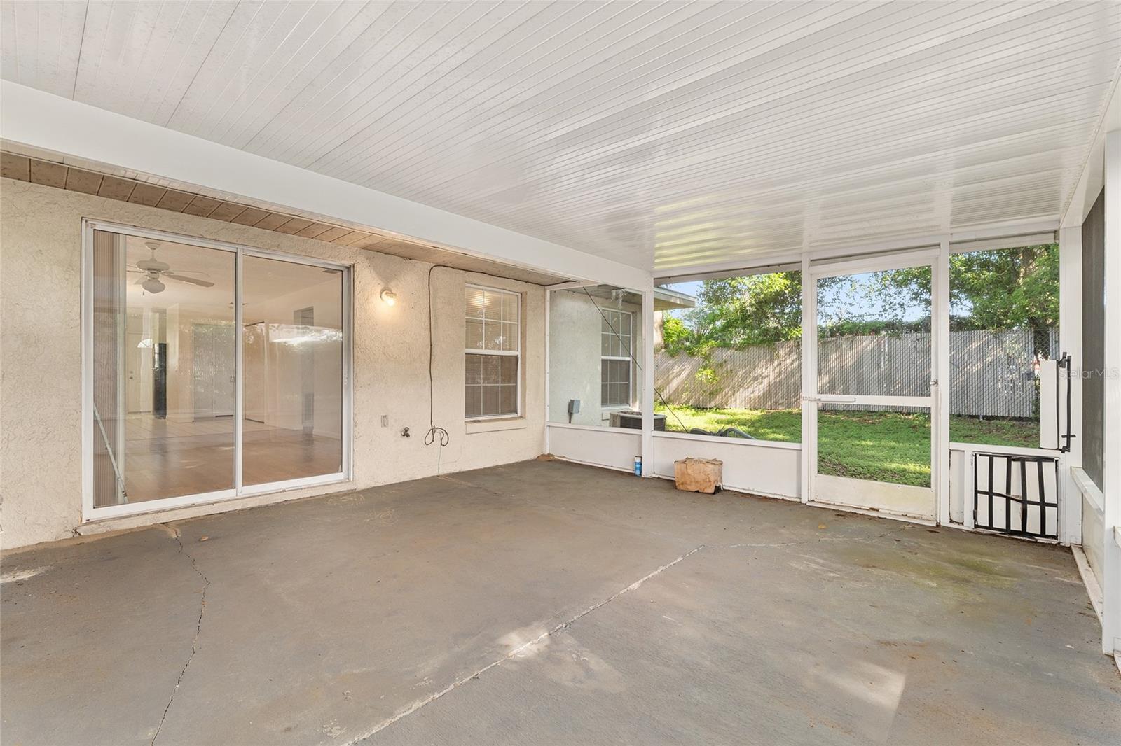 Image 18 of 21 For 11191 55th Avenue Road 401