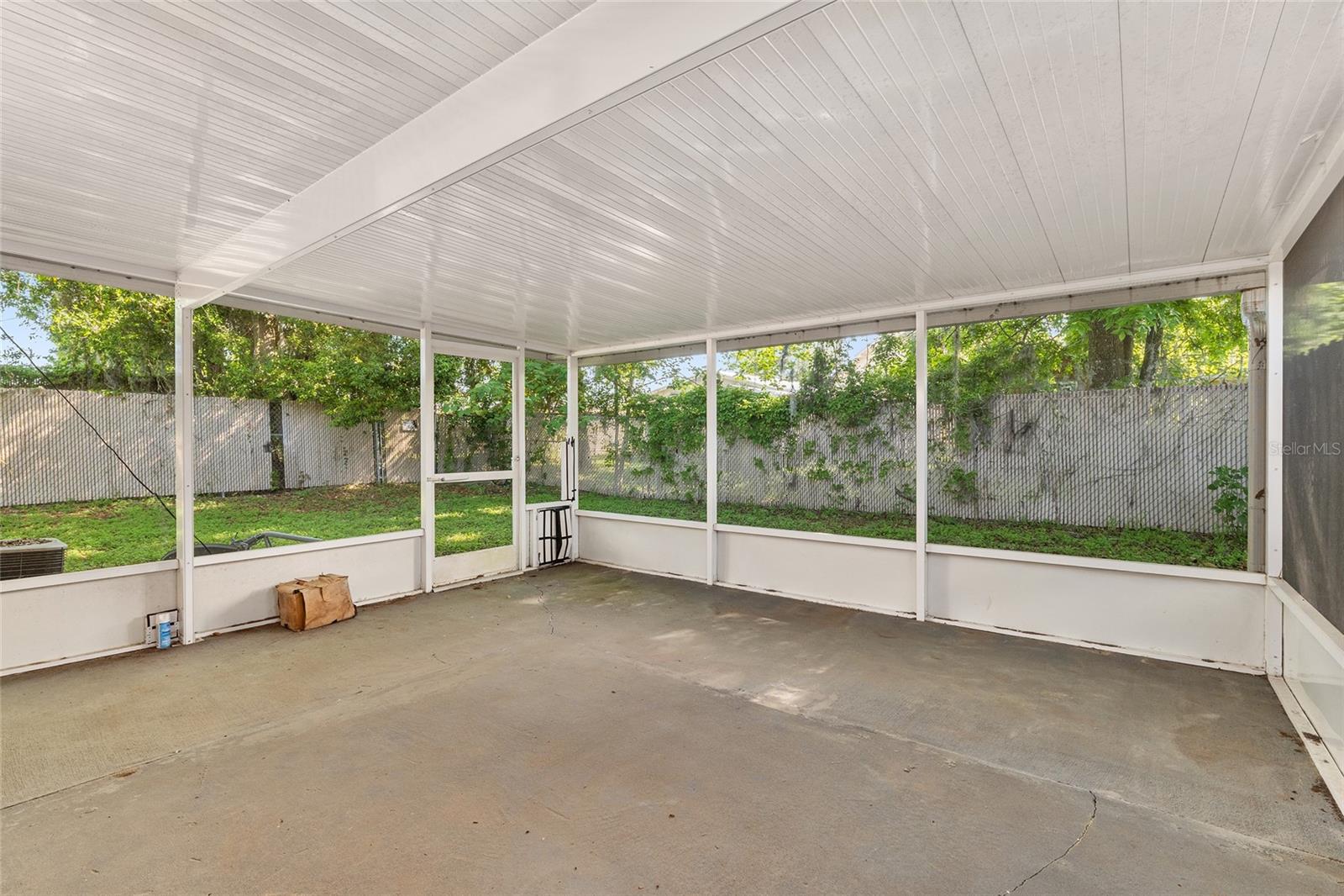 Image 19 of 21 For 11191 55th Avenue Road 401