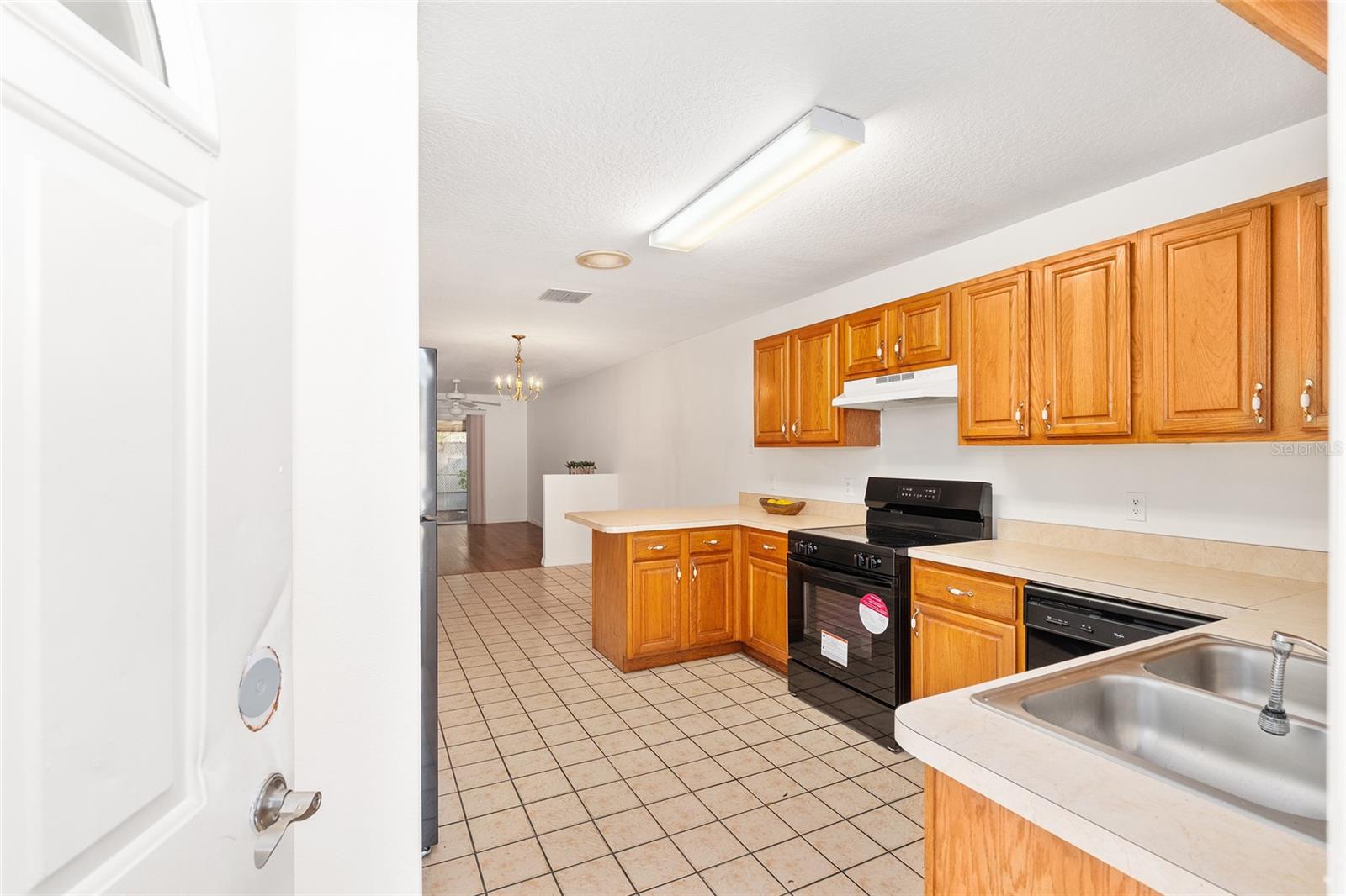 Image 6 of 21 For 11191 55th Avenue Road 401