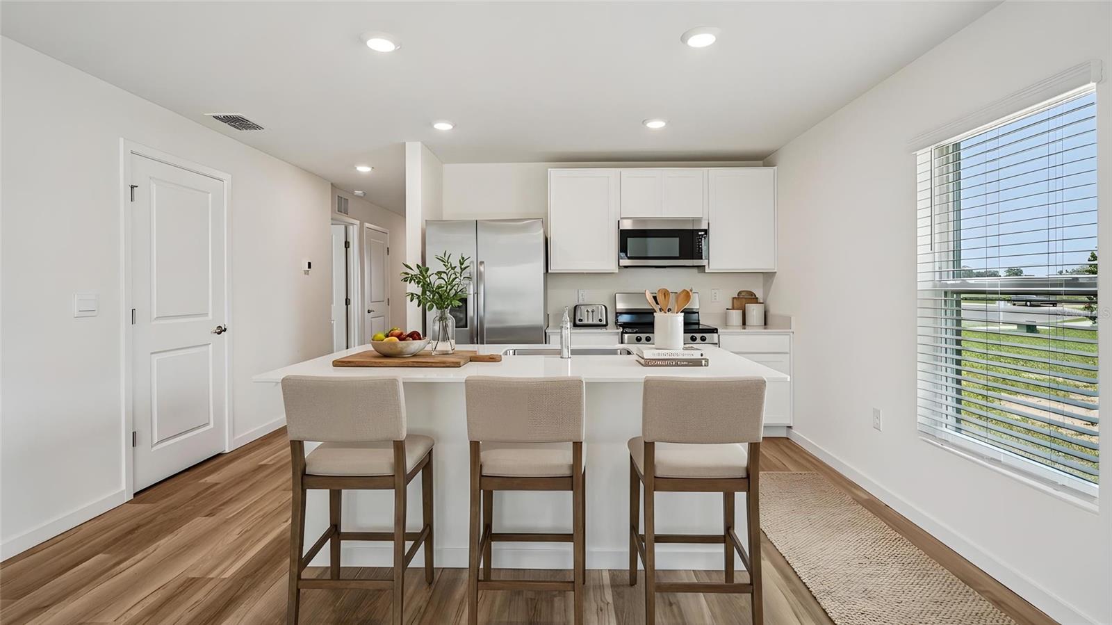 Listing photo id 2 for 4016 Kona Circle