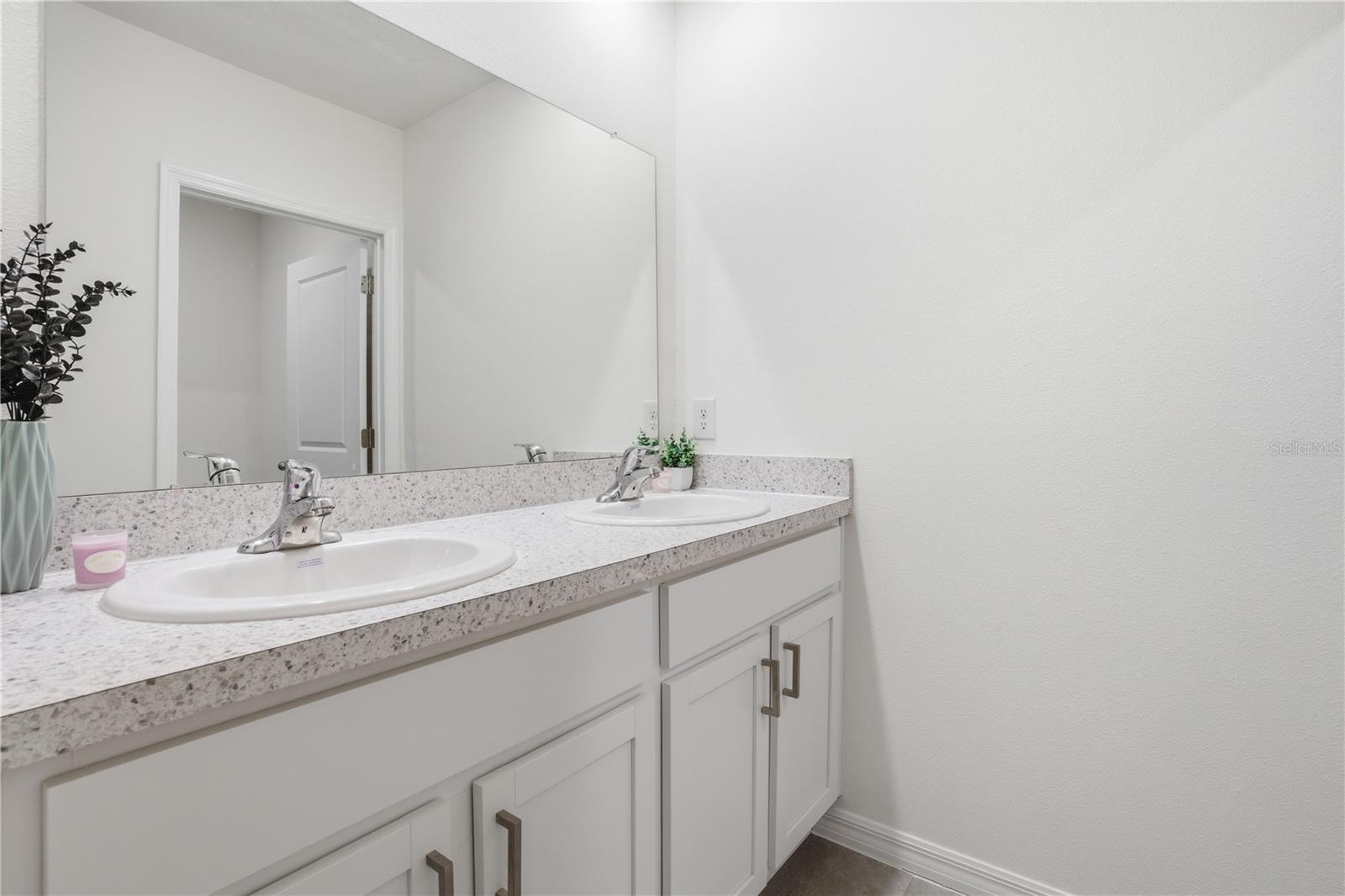 Image 18 of 26 For 37 Hickory Course Circle