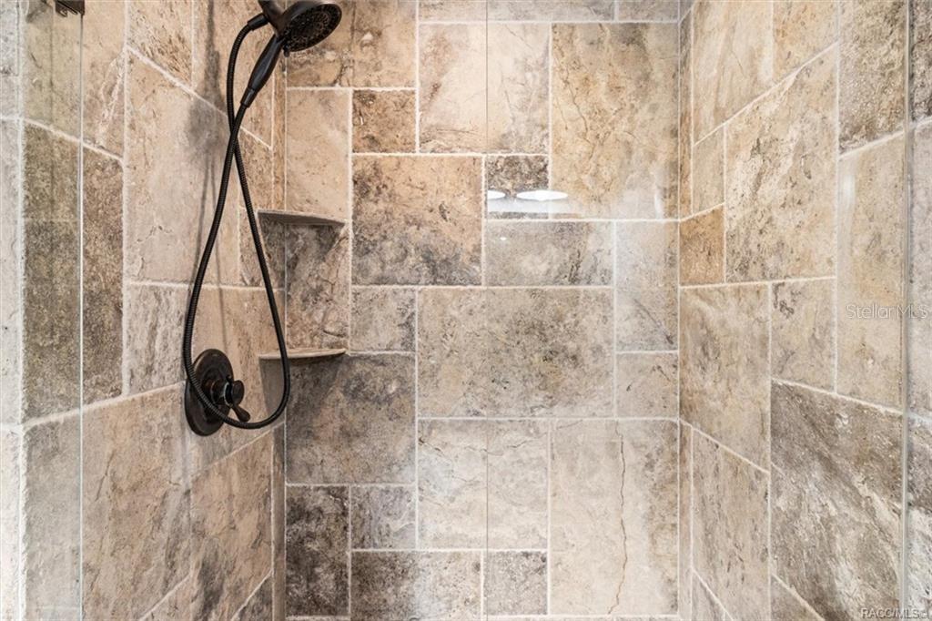 Image 19 of 31 For 8801 Cresco Lane