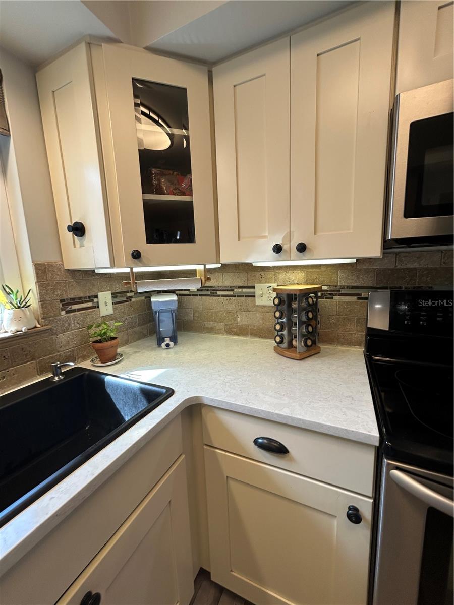 Image 22 of 31 For 8801 Cresco Lane