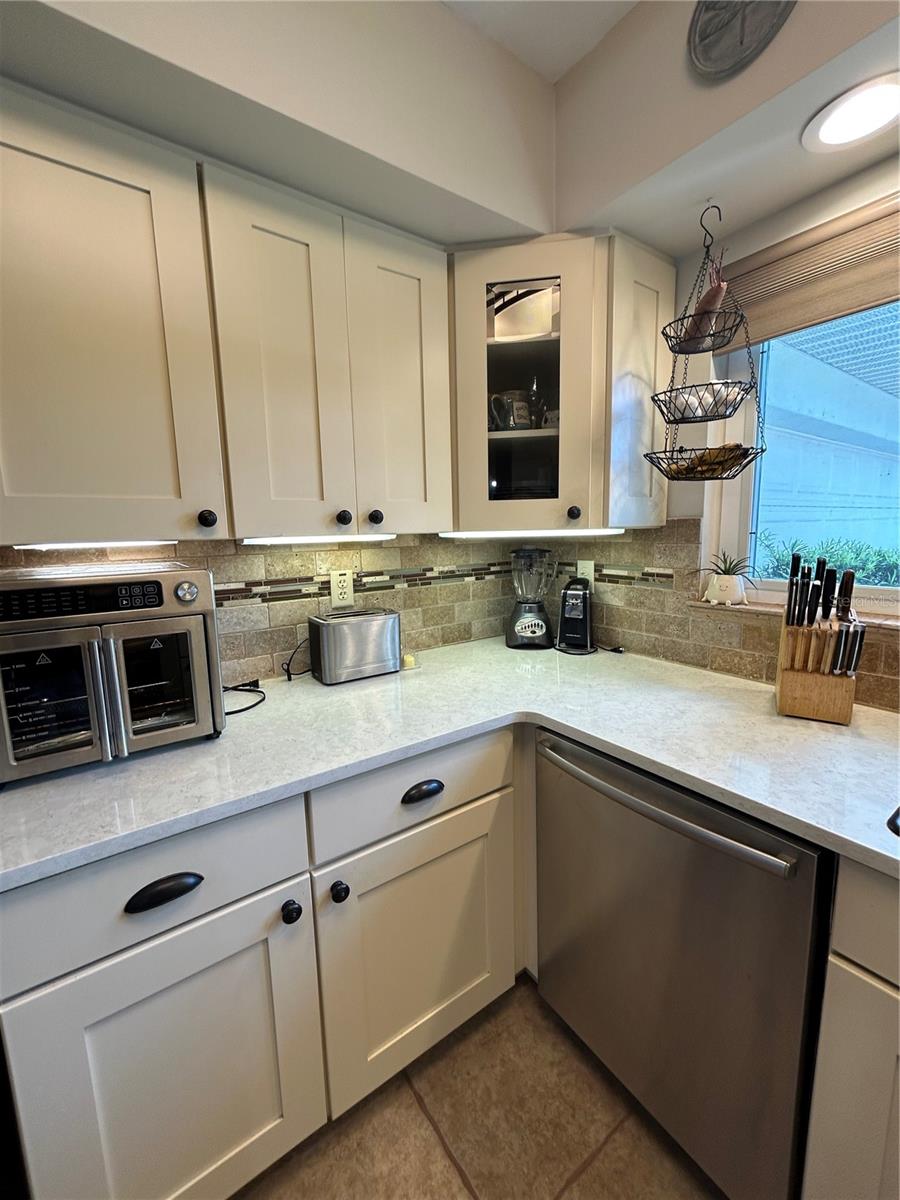 Image 23 of 31 For 8801 Cresco Lane