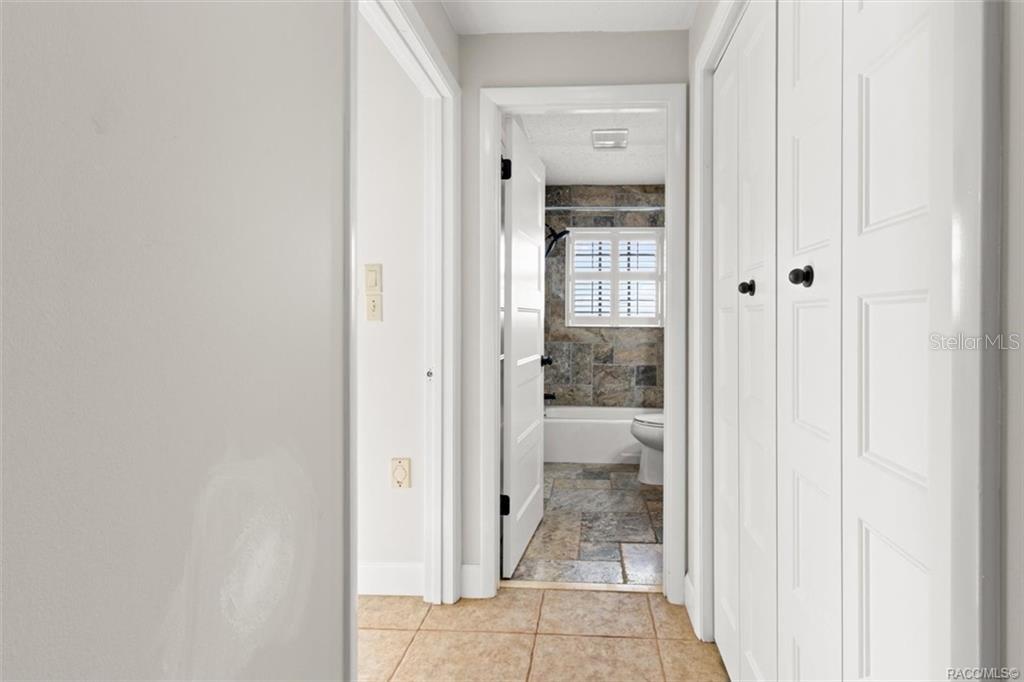 Image 6 of 31 For 8801 Cresco Lane