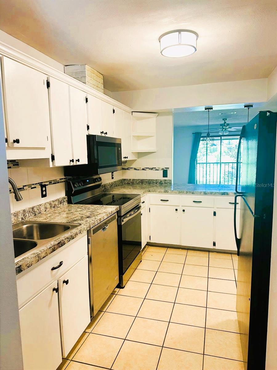 Image 3 of 15 For 2947 32nd Avenue