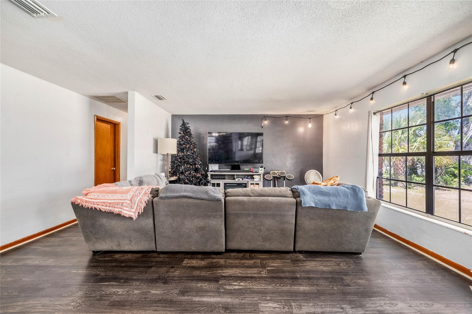 Image 11 of 64 For 3200 10th Street