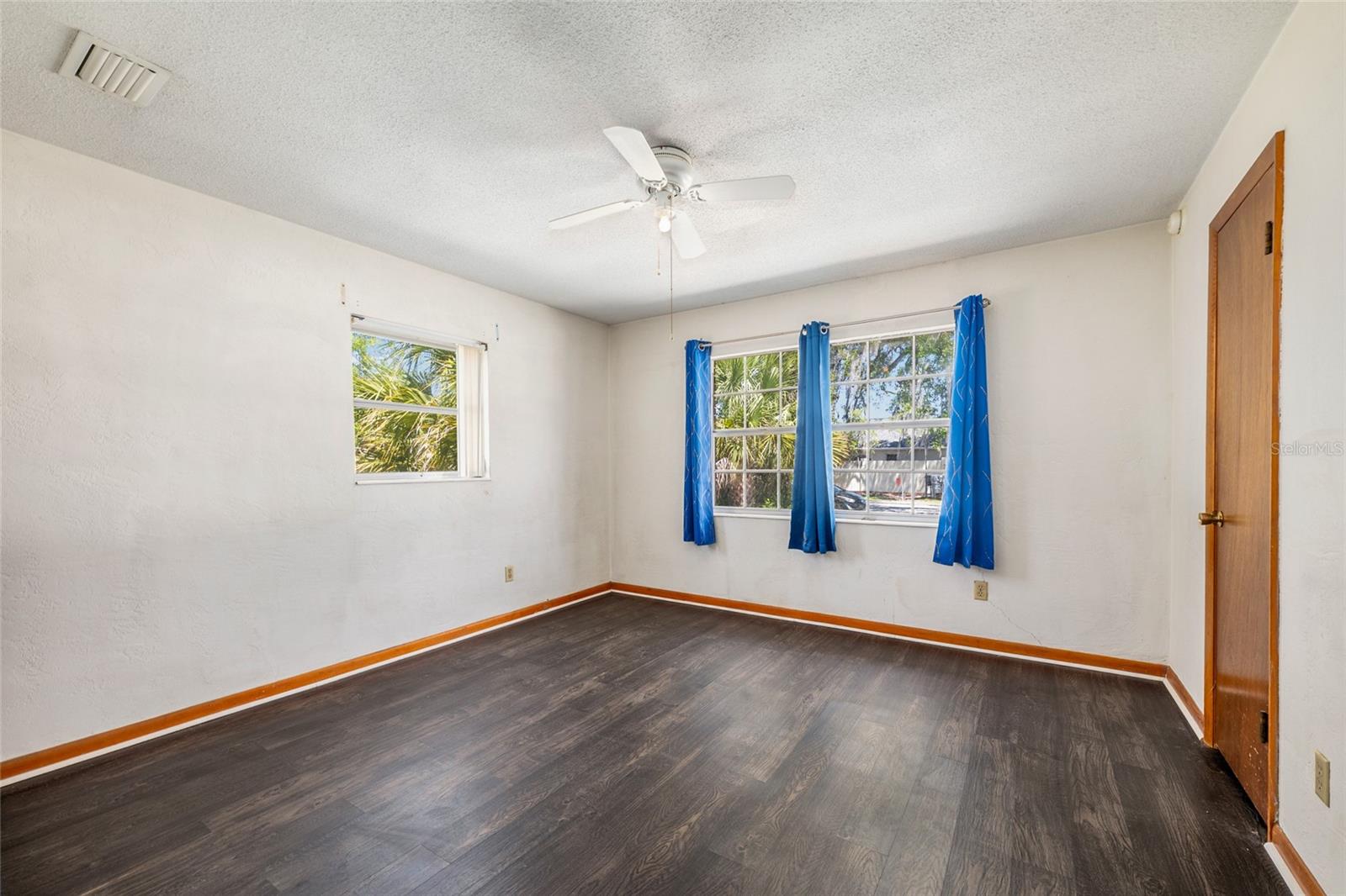 Image 22 of 64 For 3200 10th Street