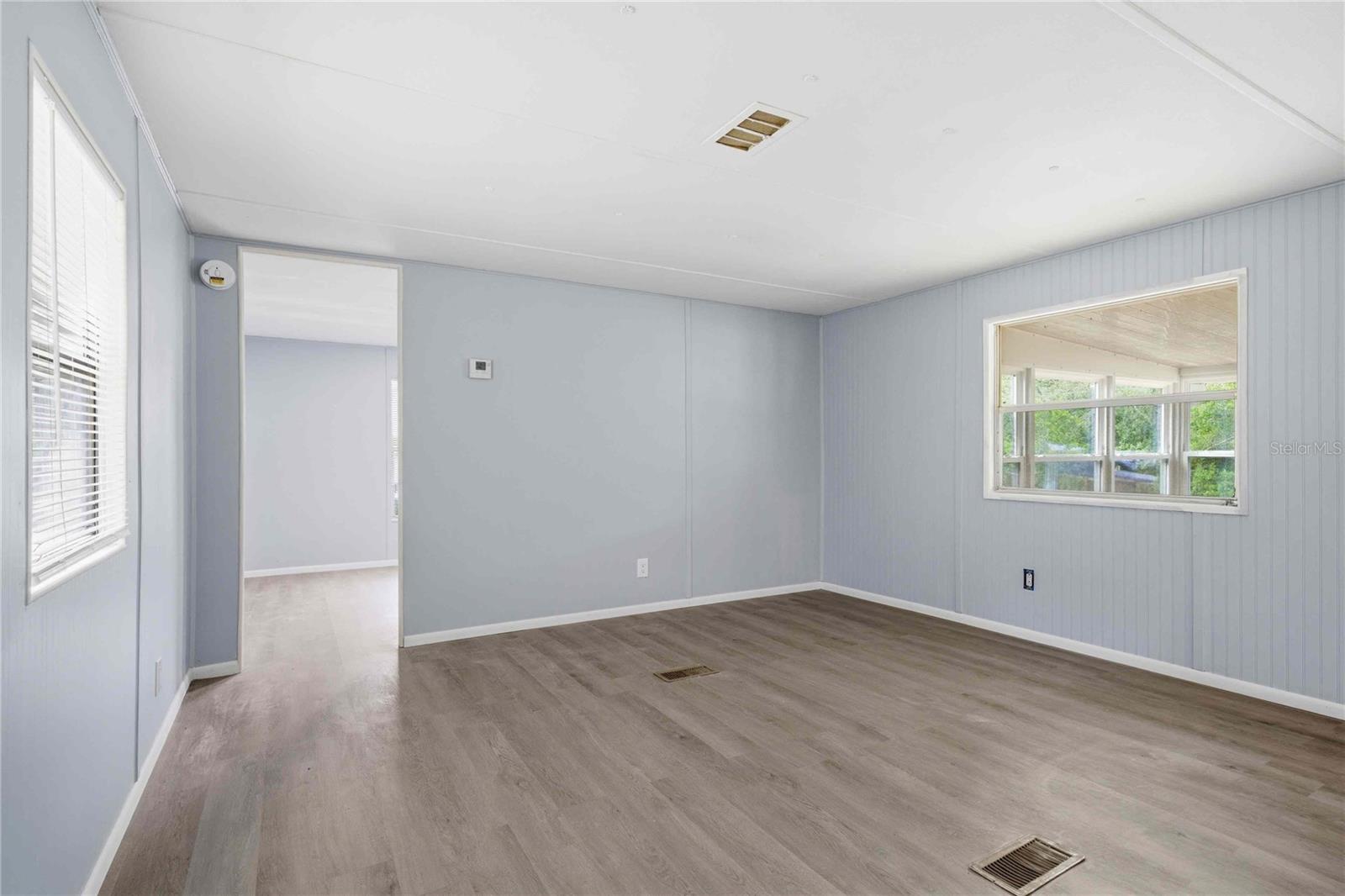 Image 10 of 33 For 5494 Oldfield Avenue