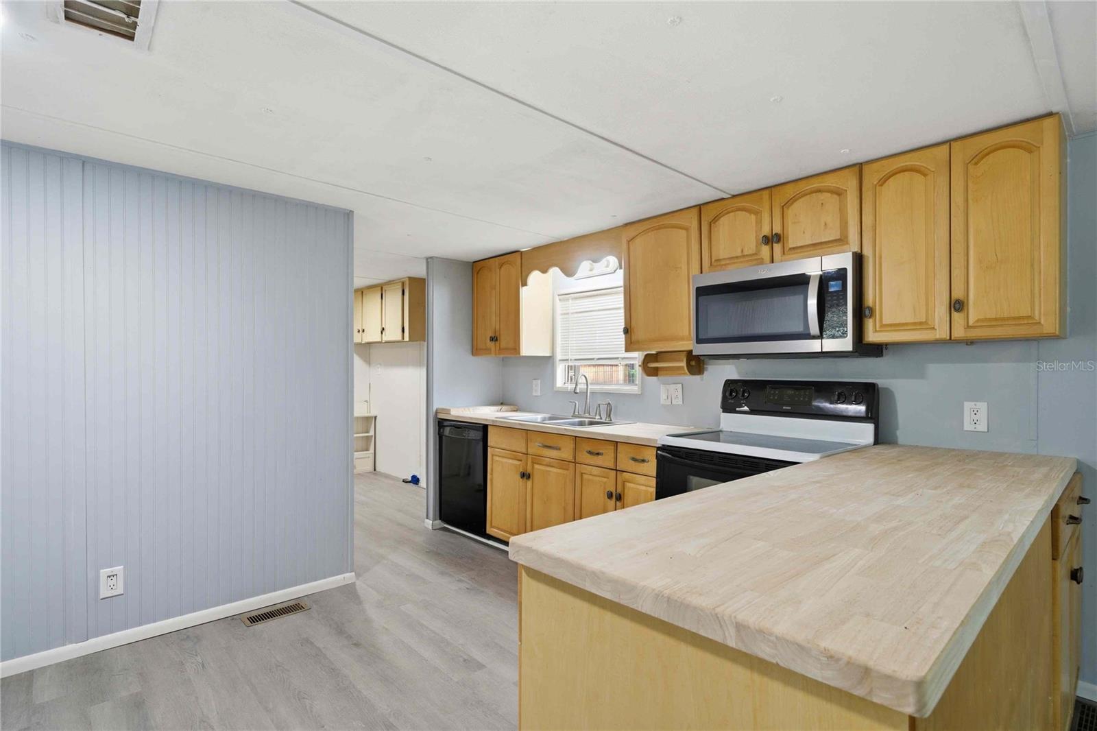 Image 12 of 33 For 5494 Oldfield Avenue