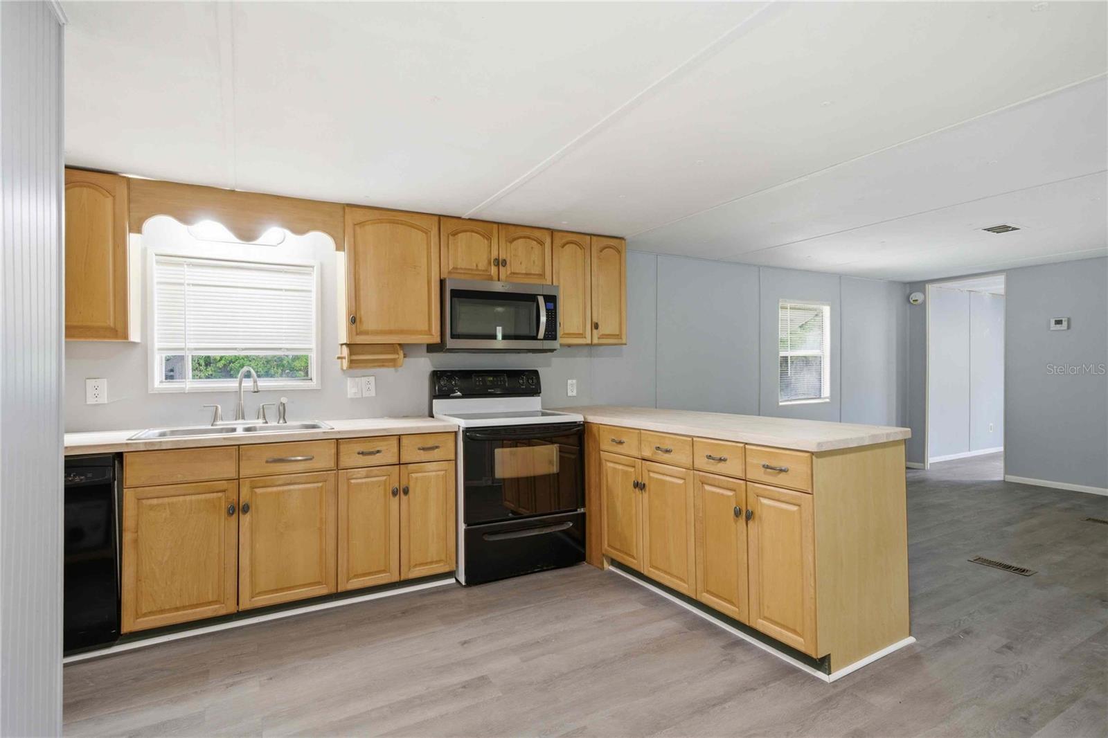 Image 13 of 33 For 5494 Oldfield Avenue