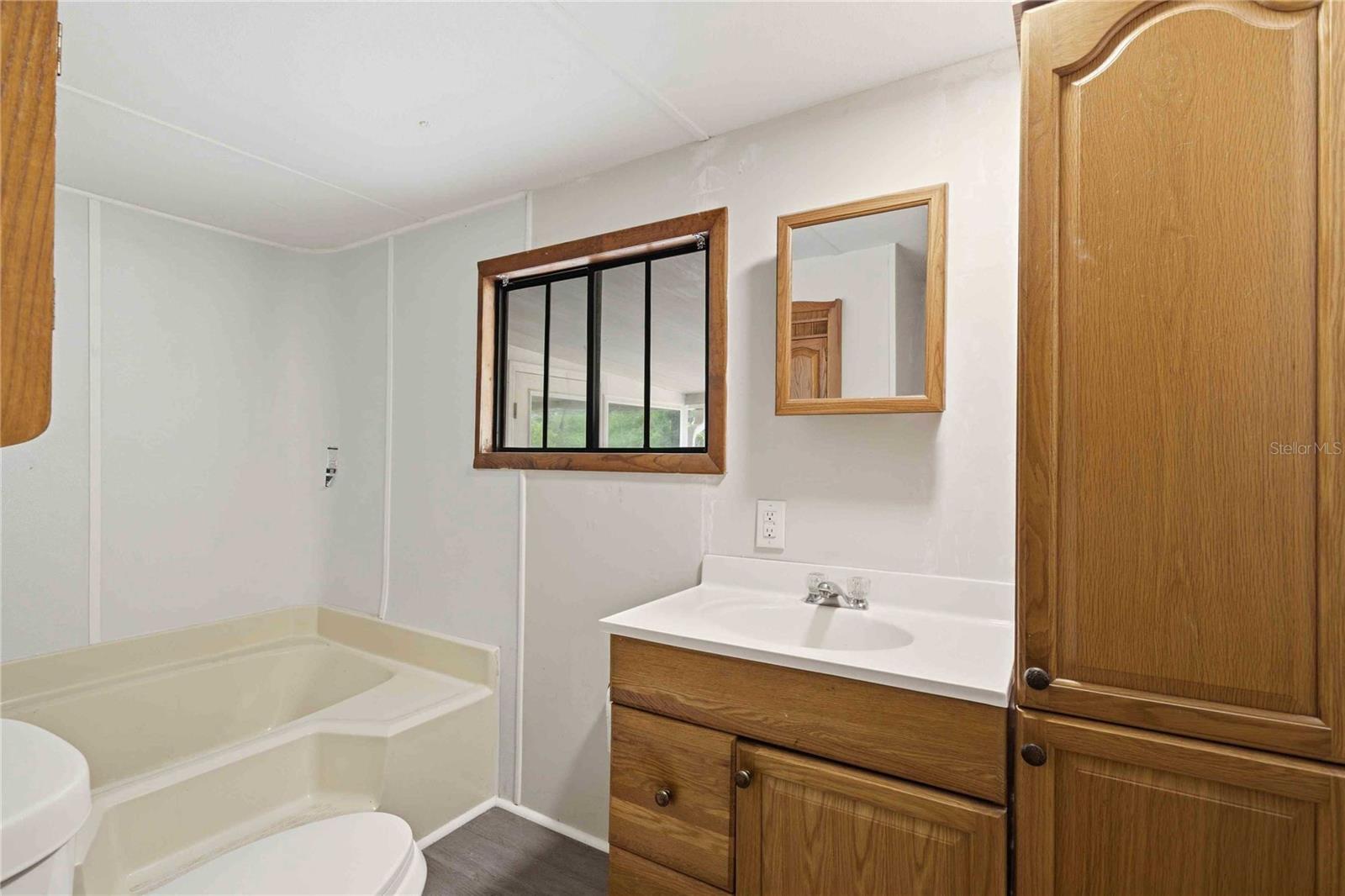 Image 19 of 33 For 5494 Oldfield Avenue