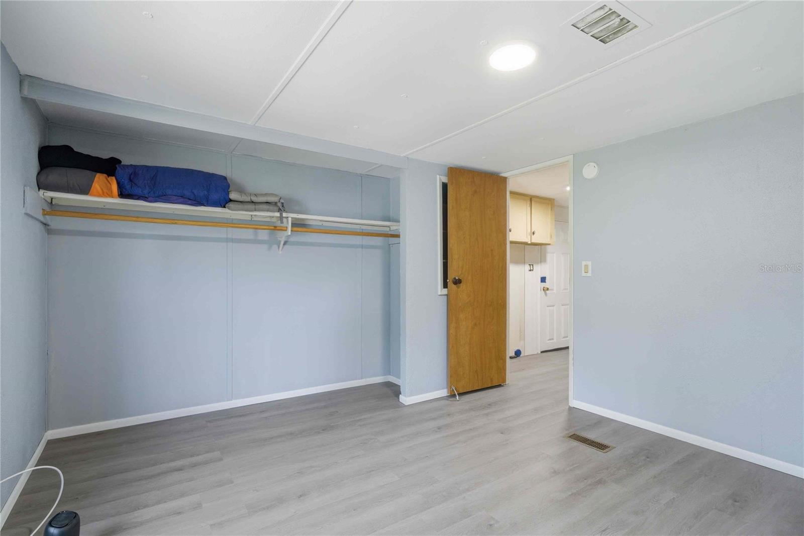 Image 22 of 33 For 5494 Oldfield Avenue