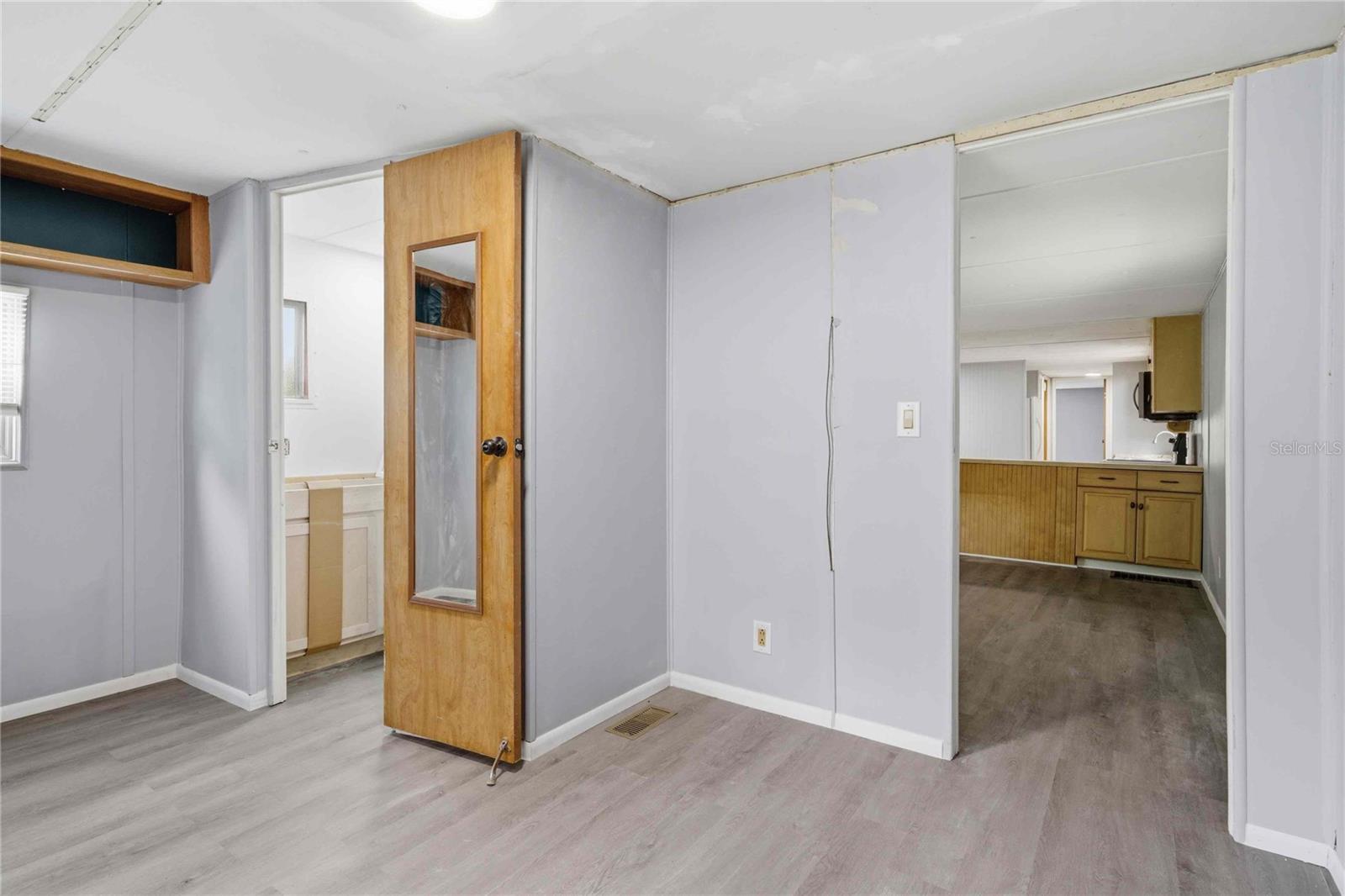 Image 24 of 33 For 5494 Oldfield Avenue