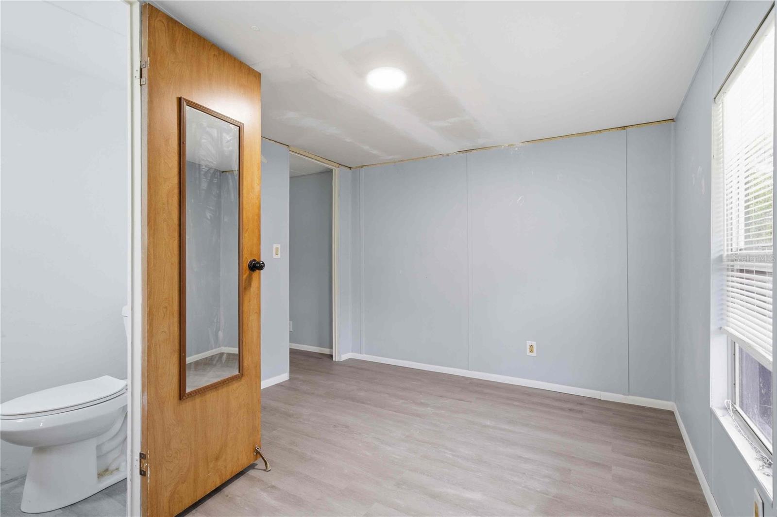 Image 25 of 33 For 5494 Oldfield Avenue