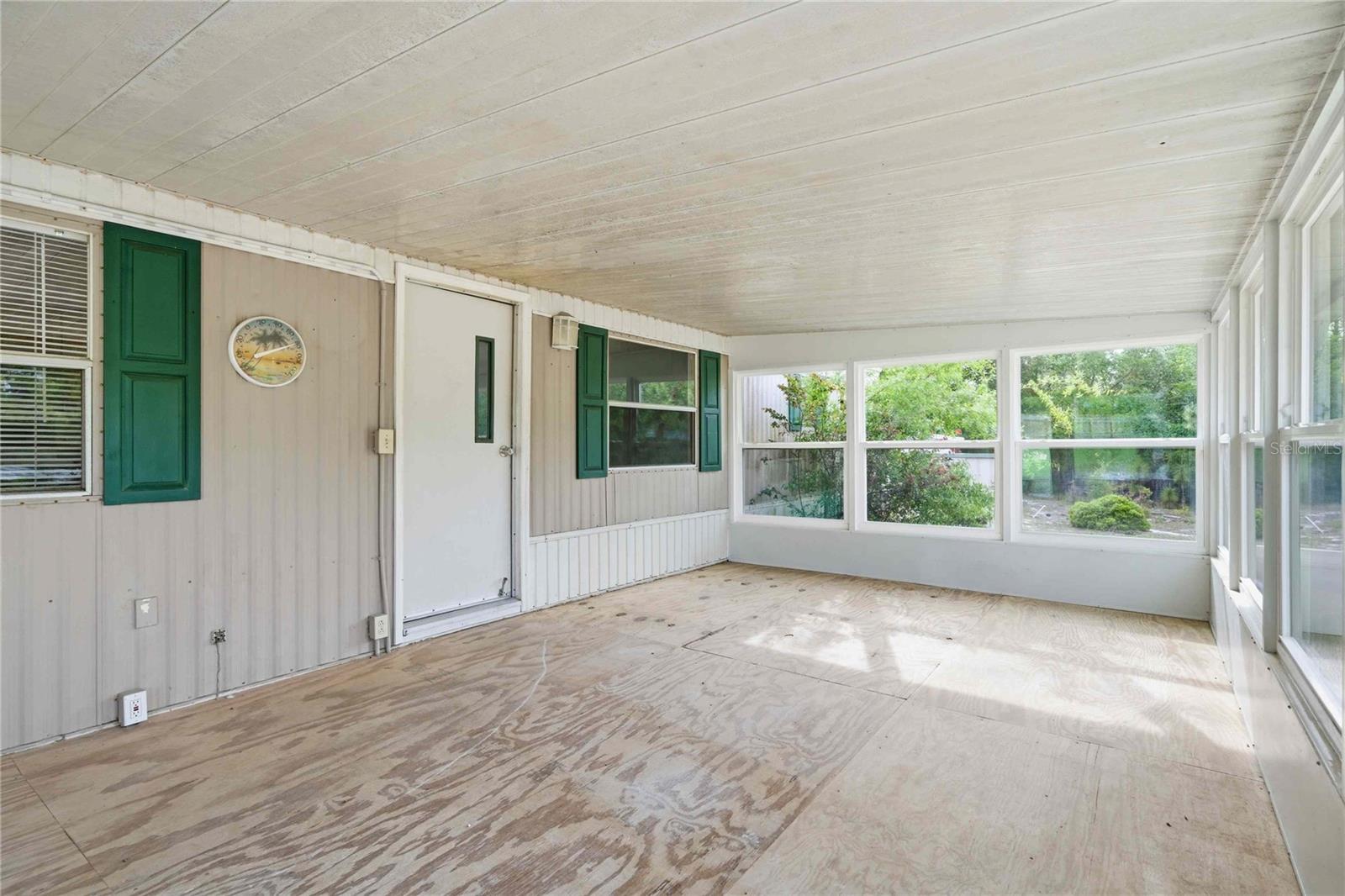 Image 5 of 33 For 5494 Oldfield Avenue