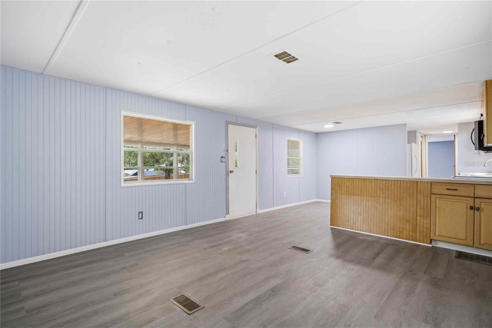 Image 8 of 33 For 5494 Oldfield Avenue