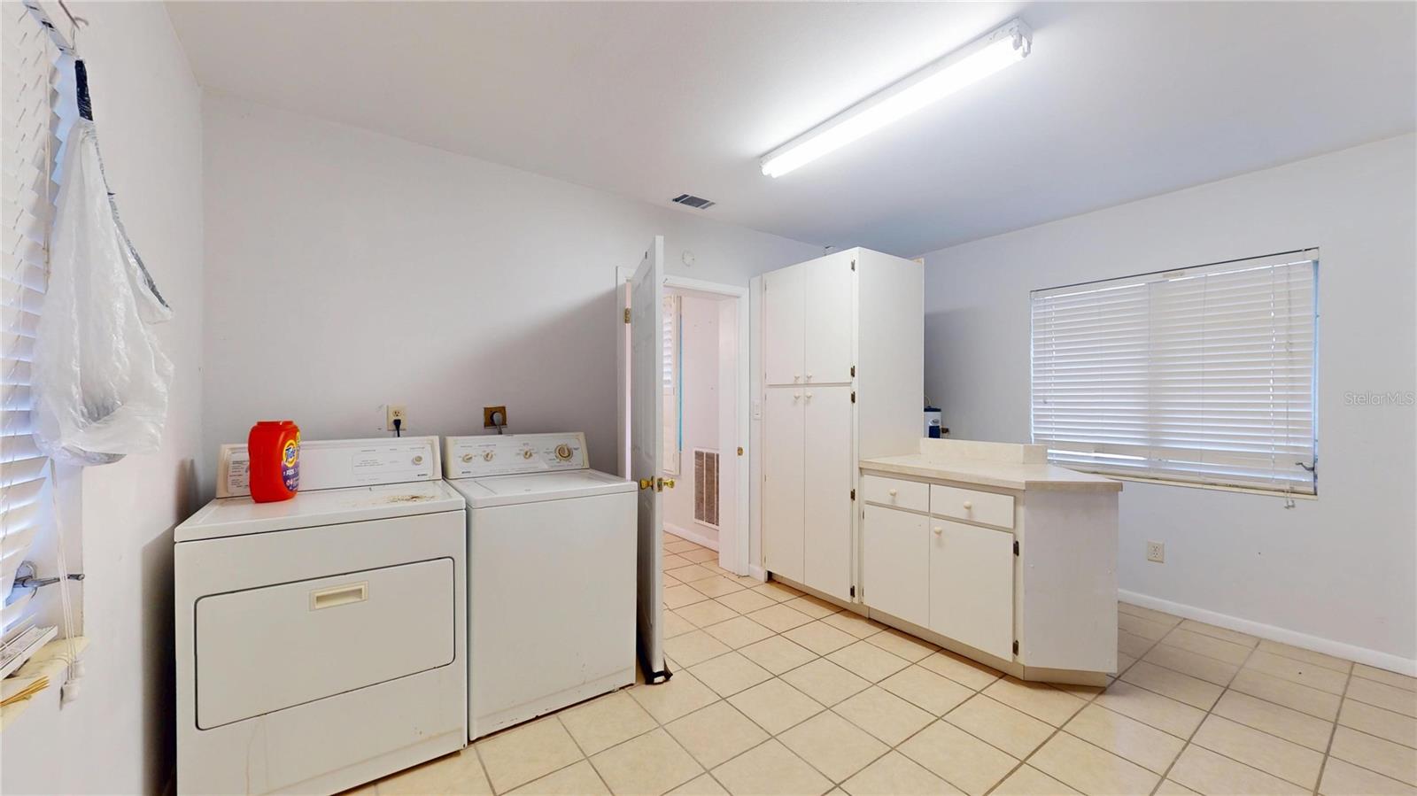 Image 13 of 47 For 121 Seminole Avenue