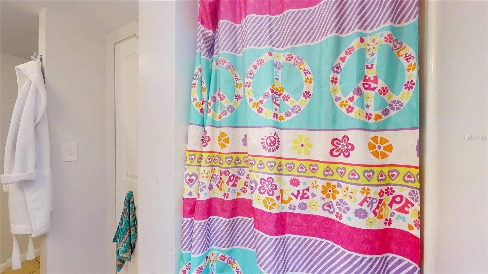 Image 18 of 47 For 121 Seminole Avenue