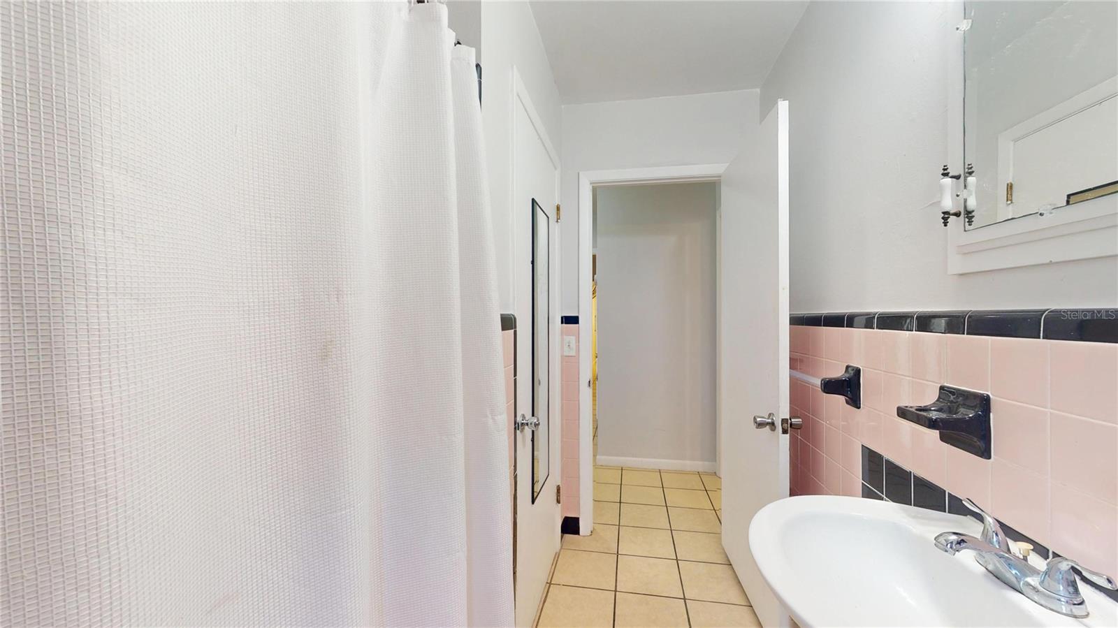 Image 26 of 47 For 121 Seminole Avenue