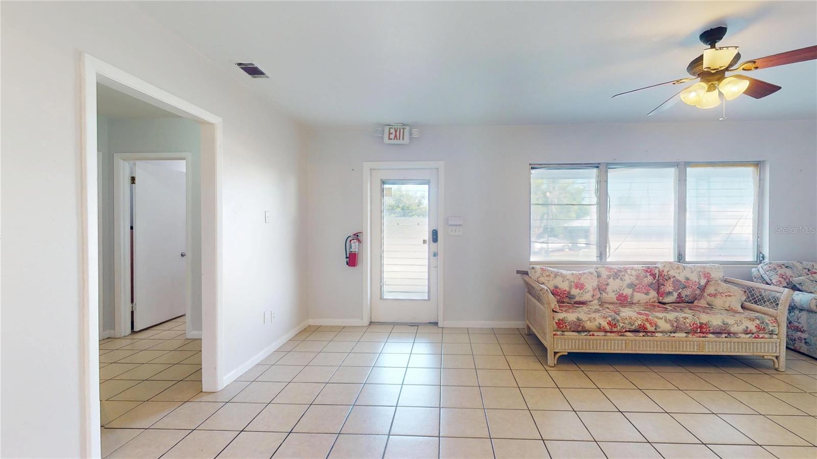 Image 28 of 47 For 121 Seminole Avenue