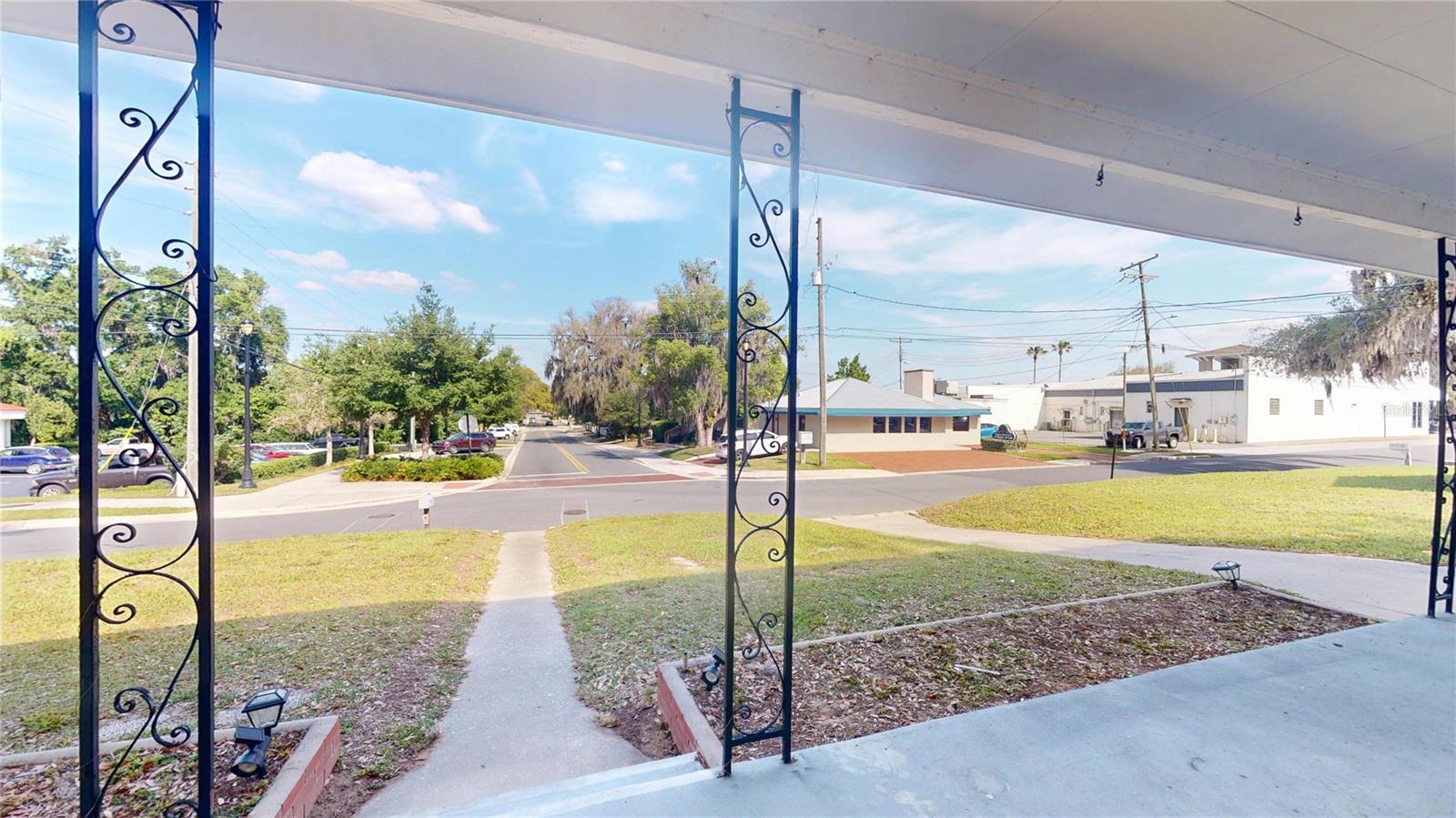 Image 36 of 47 For 121 Seminole Avenue