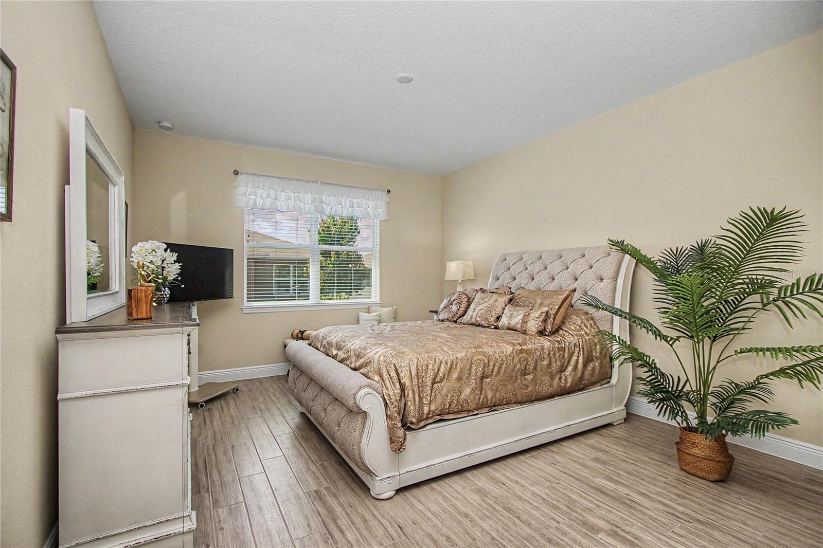 Image 15 of 47 For 9694 79th Loop