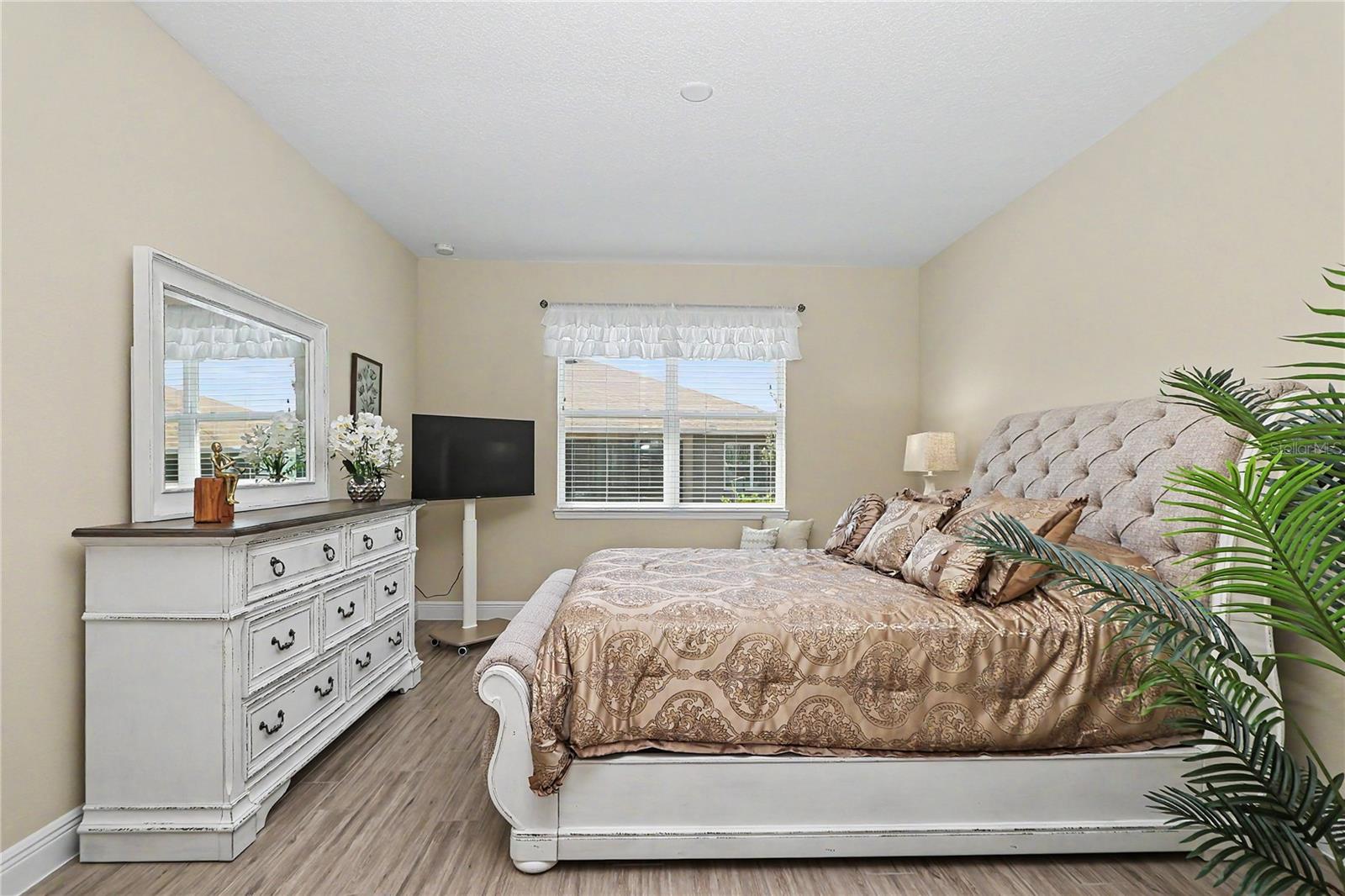 Image 16 of 47 For 9694 79th Loop