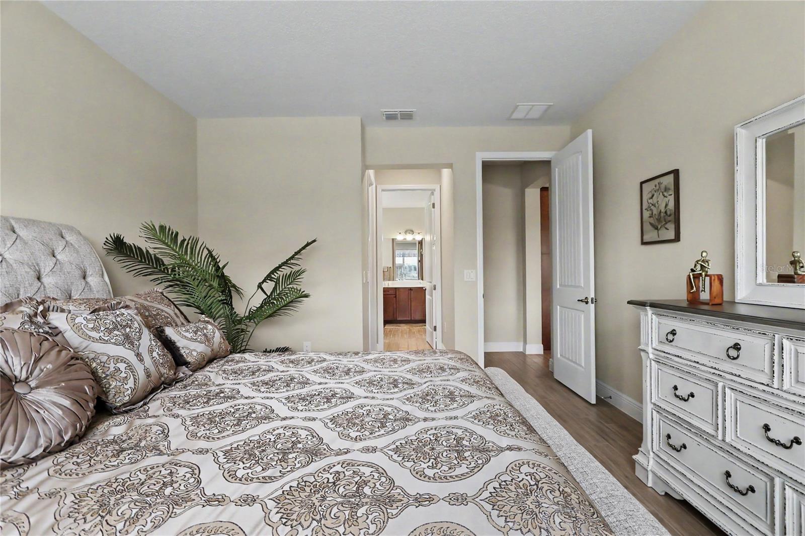 Image 18 of 47 For 9694 79th Loop