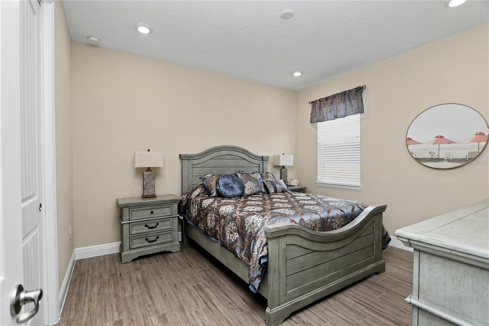 Image 22 of 47 For 9694 79th Loop